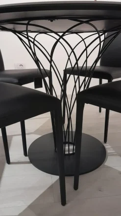 Cattelan Italia 1. Design moderno ed elegante. 2. Offerta Outlet. 3. Materiali di qualità. 4. Facile da pulire. 5. Marca .- Tavoli