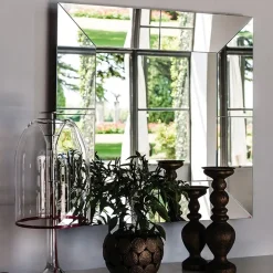 1. Design moderno ed elegante. 2. Vetro di qualità. 3. Facile da installare. 4. Ideale per aggiungere stile alla stanza. 5. Prodotto dal marchio Cattelan Regal.^Cattelan Italia Clearance