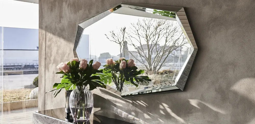 Cattelan Italia 1. Design moderno ed elegante.2. Prezzo scontato.3. Facile da installare.4. Finitura di qualità.5. Aggiunge stile alla stanza.- Specchiere