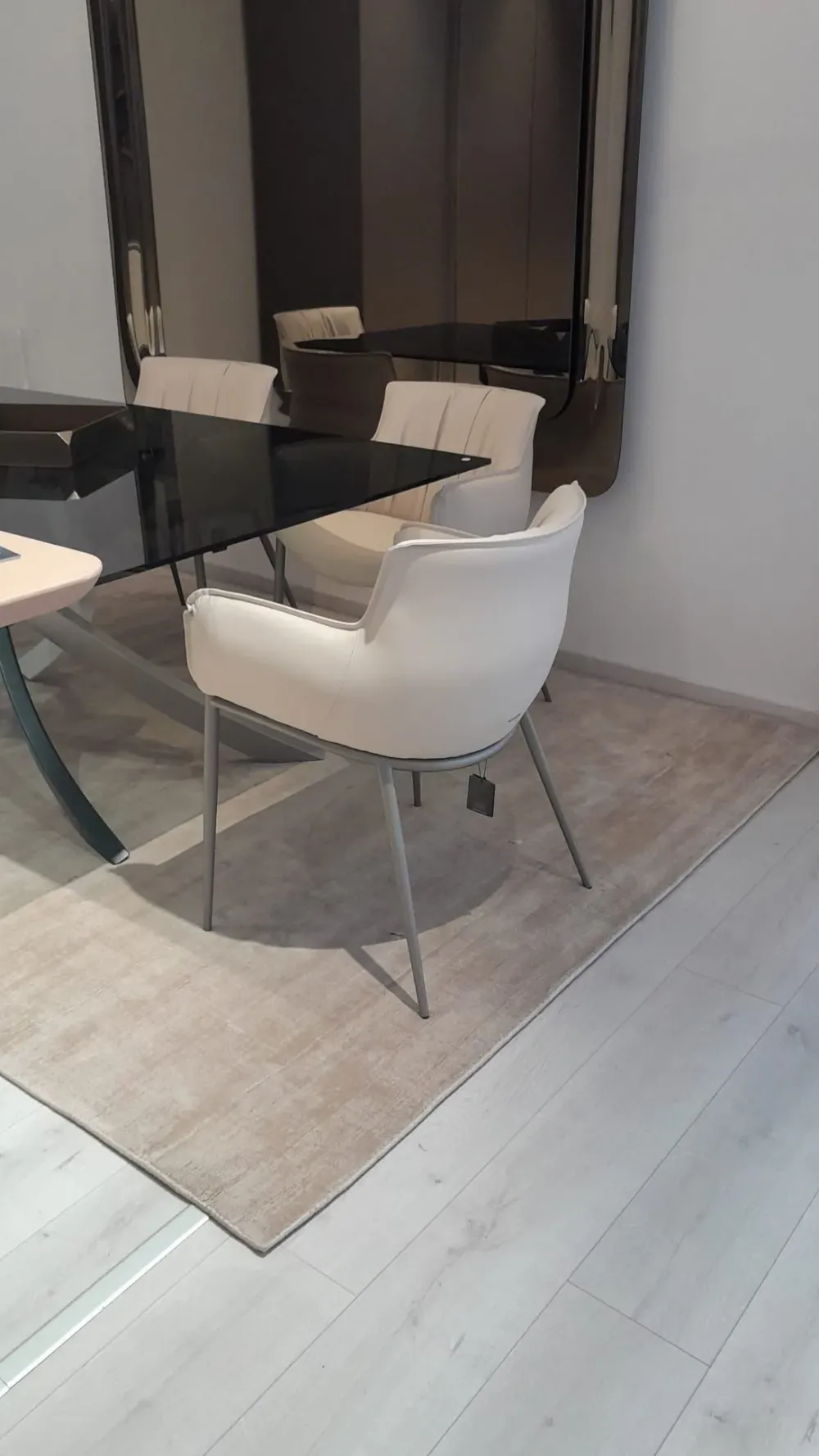 1. Design moderno ed elegante. 2. Costruzione robusta e resistente. 3. Prezzo scontato. 4. Comoda e confortevole. 5. Facile da pulire.^Cattelan Italia New