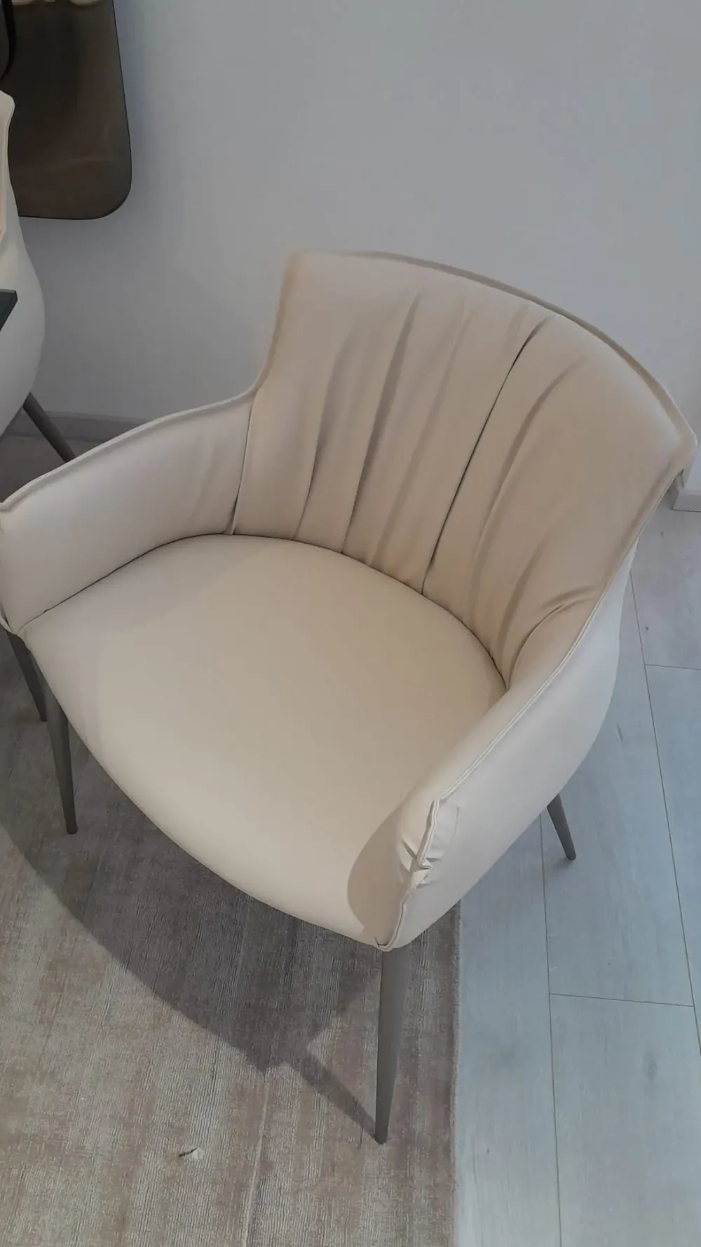 1. Design moderno ed elegante. 2. Costruzione robusta e resistente. 3. Prezzo scontato. 4. Comoda e confortevole. 5. Facile da pulire.^Cattelan Italia New