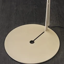 Cattelan Italia 1. Design moderno ed elegante.2. Illuminazione a LED. 3. Ribasso esclusivo. 4. Facile da installare. 5. Garanzia di qualità .- Lampade Da Terra