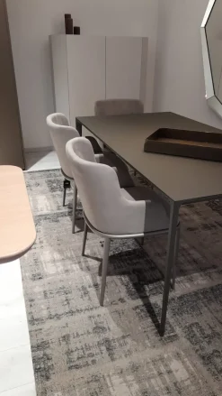 Cattelan Italia 1. Design moderno ed elegante.2. Costruita con materiali di qualità.3. Comoda e resistente.4. Prezzo scontato.5. Facile da pulire.- Sedie