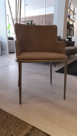 Cattelan Italia 1. Design moderno ed elegante.2. Costruita con materiali di qualità.3. Comoda e resistente.4. Prezzo scontato.5. Facile da pulire.- Sedie