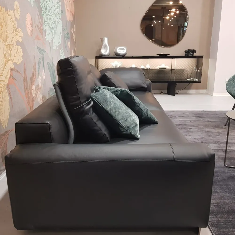 Arketipo 1. Prezzo Outlet. 2. Pelle di qualità. 3. Imbottitura in piuma. 4. Design moderno. 5. Garanzia .- Divani