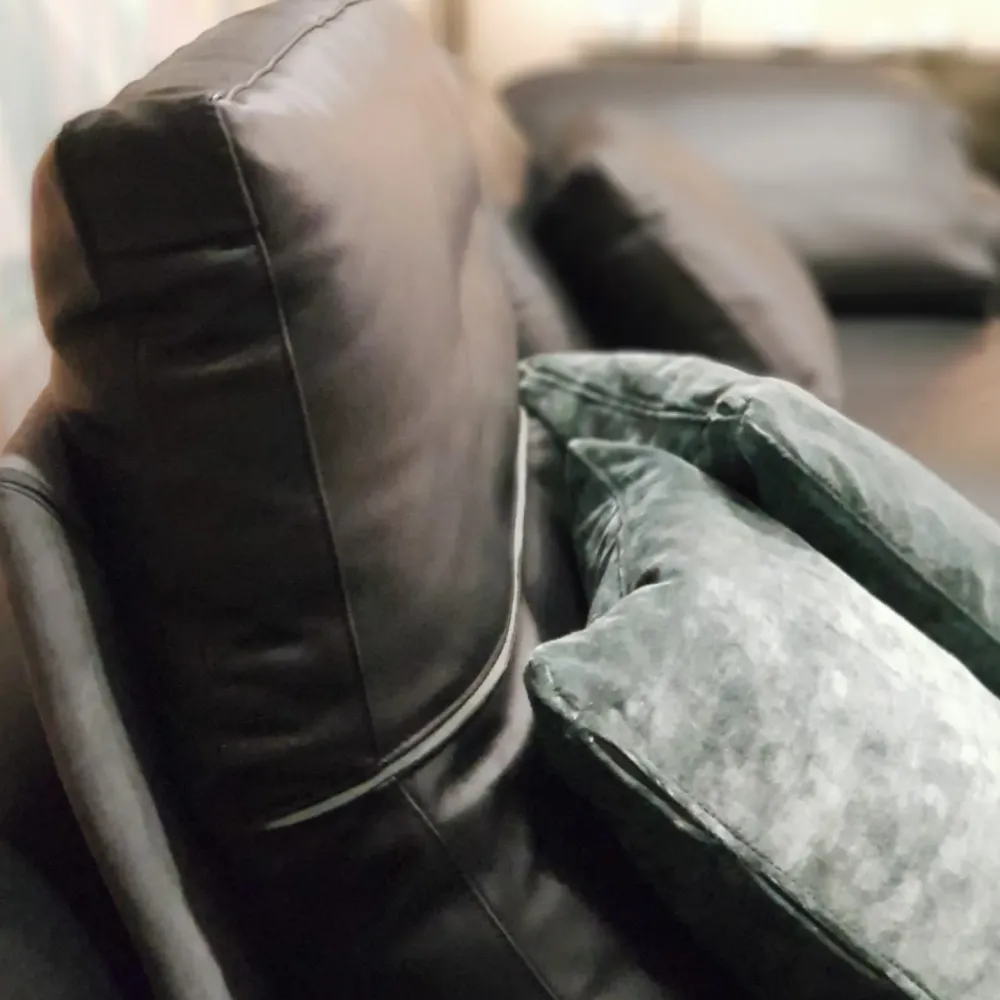 Arketipo 1. Prezzo Outlet. 2. Pelle di qualità. 3. Imbottitura in piuma. 4. Design moderno. 5. Garanzia .- Divani