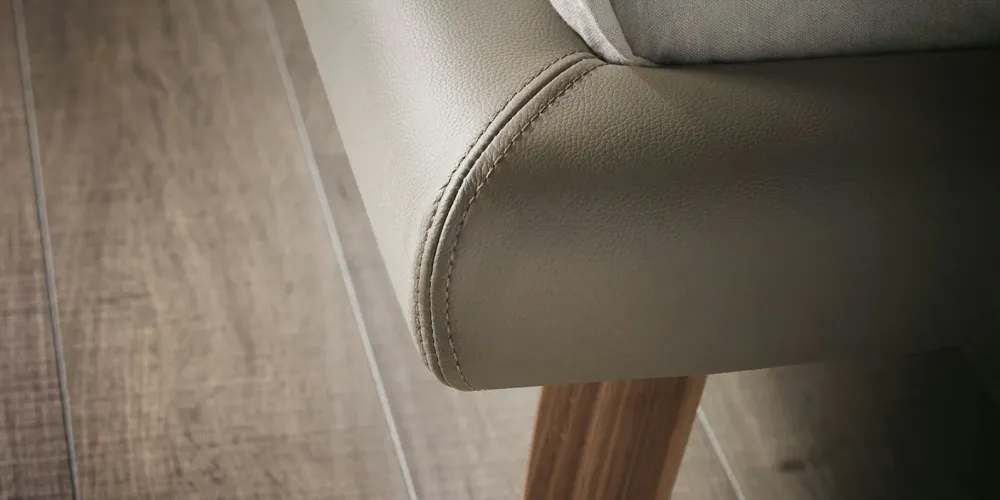 Discount 1. Prezzo outlet.2. Design moderno.3. Firmato Adam Cattelan. 4. Struttura robusta. 5. Facile da montare. Letti