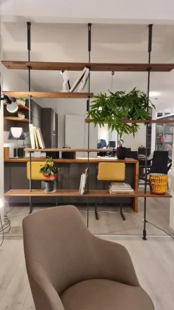 1. Prezzo scontato.2. Design elegante.3. Realizzata in legno.4. Ampia capacità di stoccaggio.5. Facile da montare.^Cattelan Italia Hot