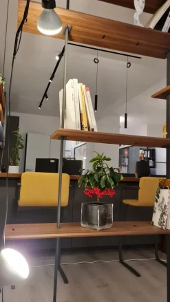 1. Prezzo scontato.2. Design elegante.3. Realizzata in legno.4. Ampia capacità di stoccaggio.5. Facile da montare.^Cattelan Italia Hot