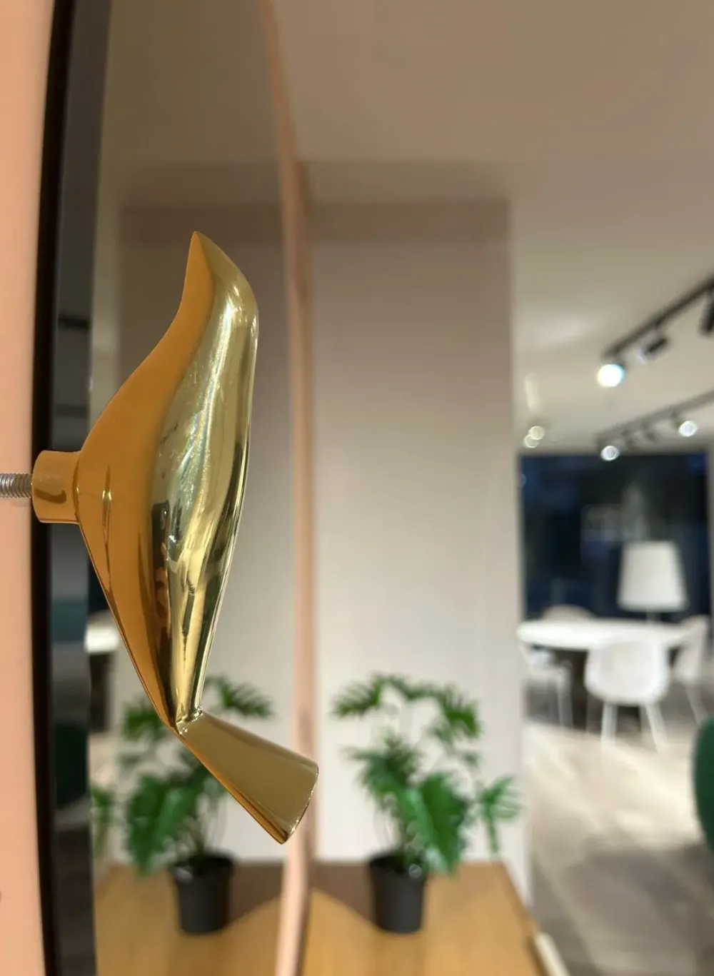 Appendiabiti design modello Birdwatch in OFFERTA OUTLET^Minotti