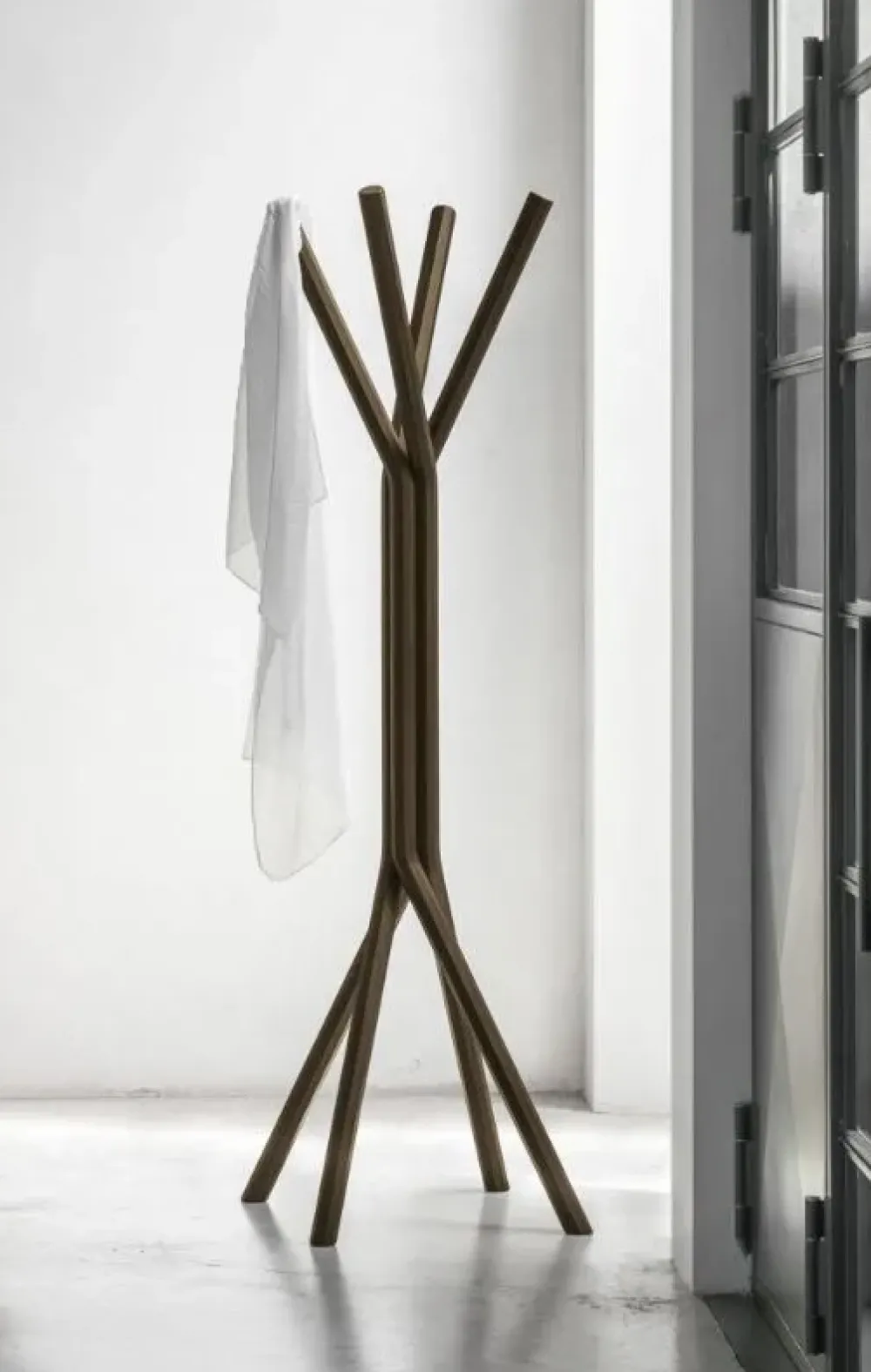 Outlet Appendiabiti modello Tree a prezzo ribassato Appendiabiti