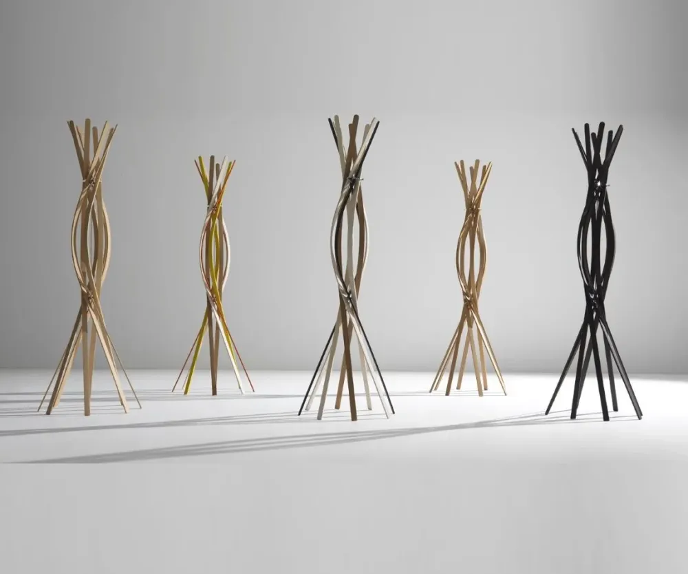 Appendiabiti Twist in legno a prezzo Outlet^Horm Outlet