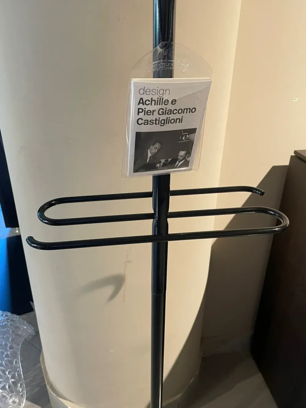 Zanotta Appendiabiti servonotte in metallo a prezzo scontato- Appendiabiti