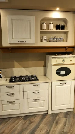 Arredo3 Architetto Verona : cucina bianca classica scontata.- Cucine Lineari