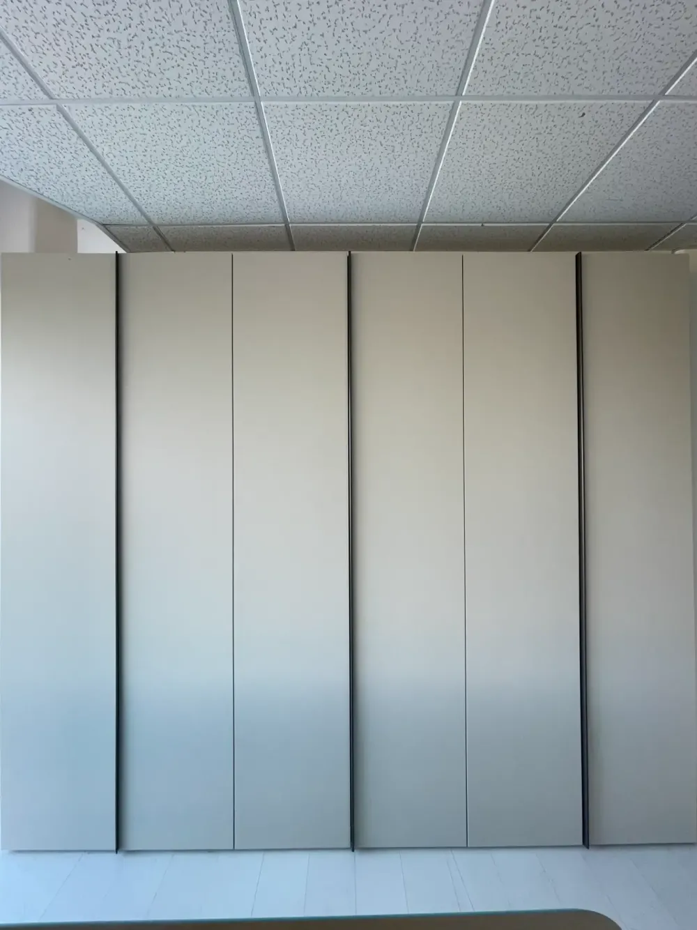 Outlet Armadio Amalfi realizzato in laccato opaco di scontato -22% Armadi