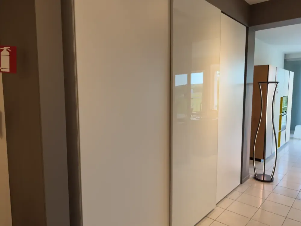 Caccaro Armadio ante scorrevoli in laccato opaco Flat di- Armadi