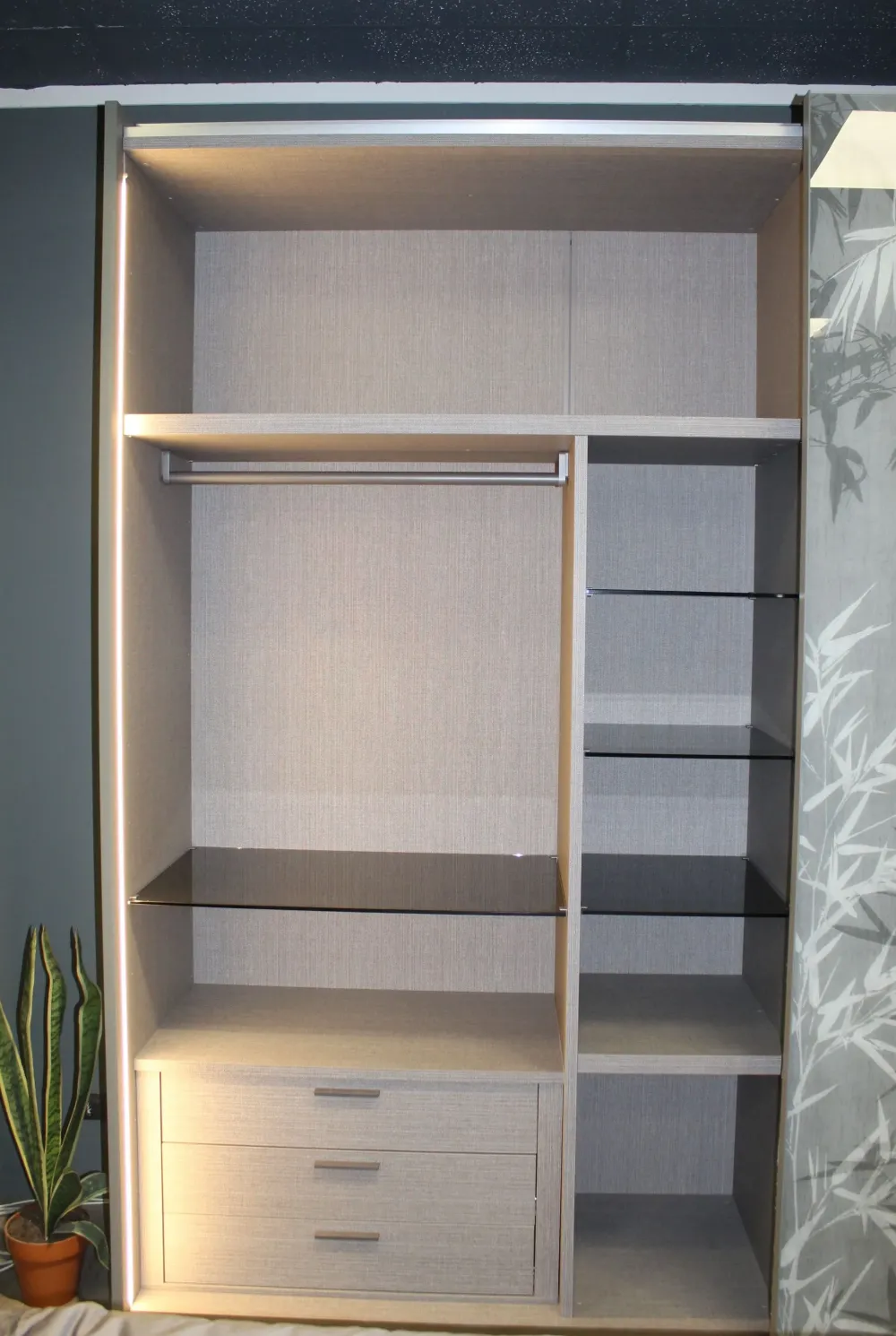 Tomasella Armadio ante scorrevoli in laccato opaco Strip di- Armadi