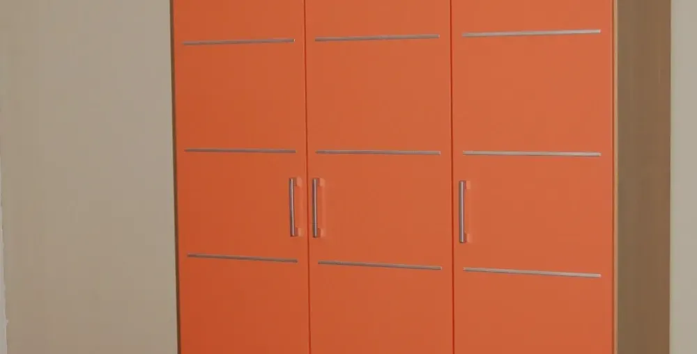 Armadio Armadio 3 ante moderno realizzato in legno di scontato -61%^Artigianale