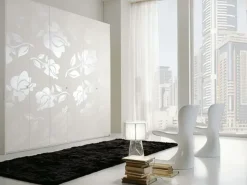 ARMADIO Armadio modello fiorile in tamburato con motivi floreali realizzati manualmente in promo-sconto del 40% in OFFERTA OUTLET Armadi