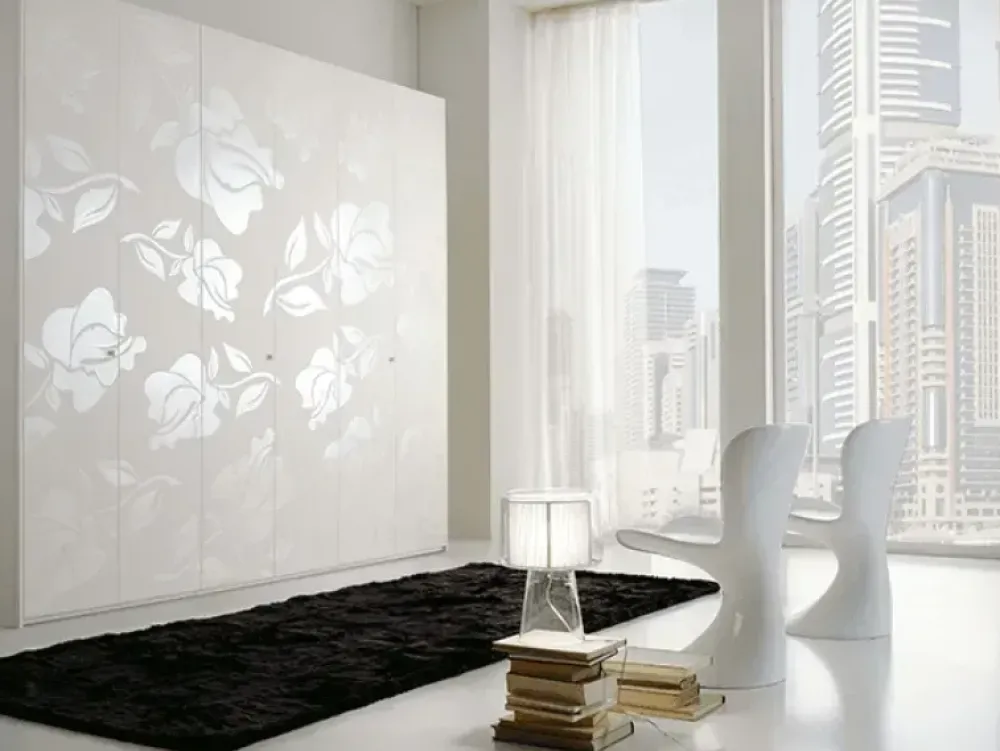 ARMADIO Armadio modello fiorile in tamburato con motivi floreali realizzati manualmente in promo-sconto del 40% in OFFERTA OUTLET Armadi