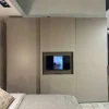 Clearance Armadio Armadio plana con tv realizzato in laccato opaco di scontato -20% Armadi
