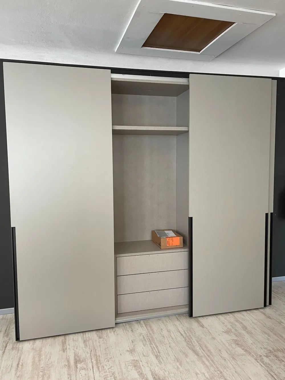 Best Armadio Armadio scorrevole santa lucia scontato realizzato in laminato materico di scontato -30% Armadi