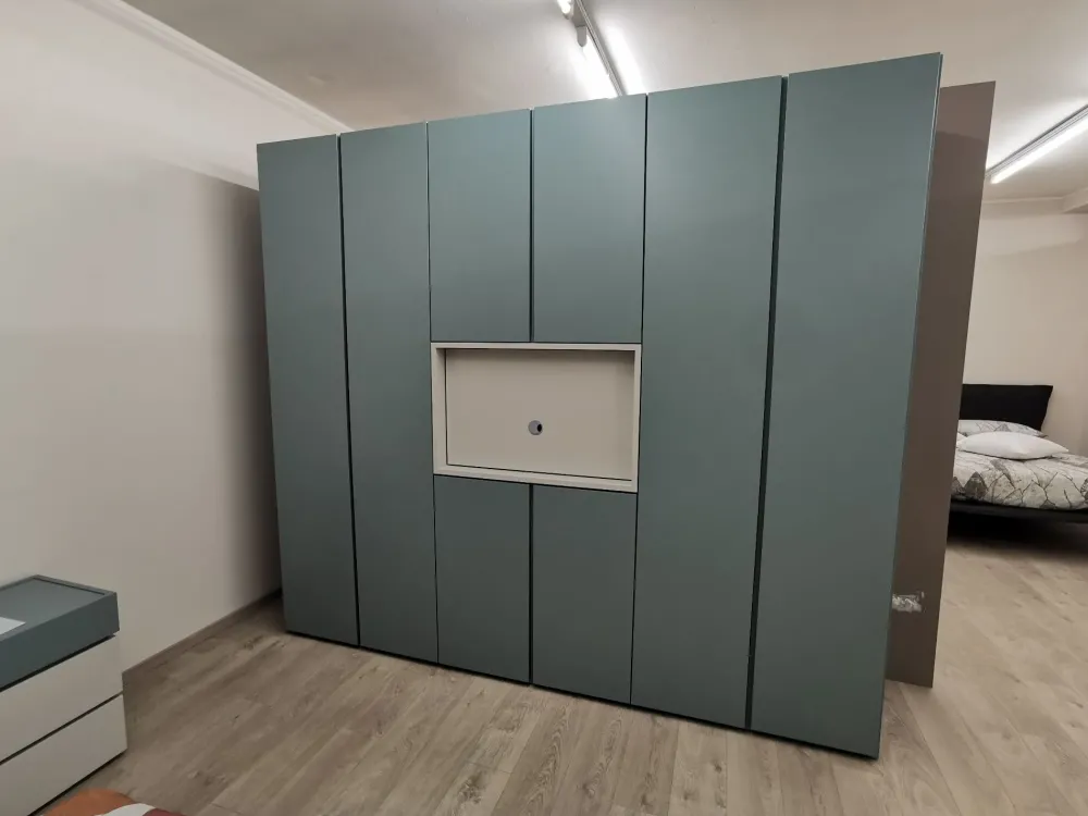 Armadio Brio con porta tv a sei ante a prezzo Outlet^Tagliabue Mobili