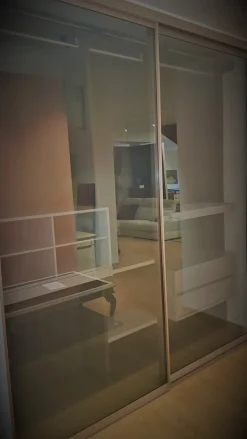 NovaMobili Armadio Cabina armadio con ante scorrevoli vetro brunito con attrezzatura interna legno e bianco di A PREZZO SCONTATO 60%- Armadi