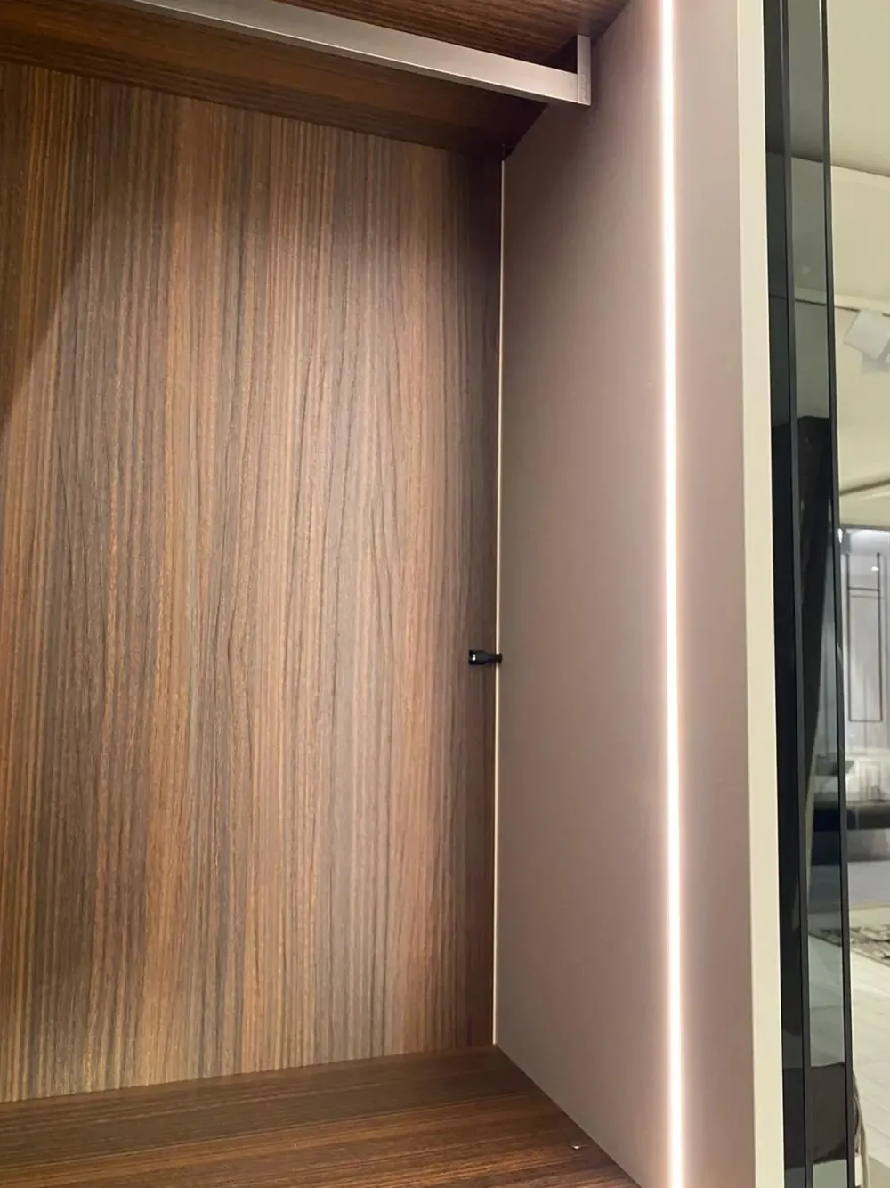 Caccaro Armadio Camerino a due ante a prezzo Outlet- Armadi