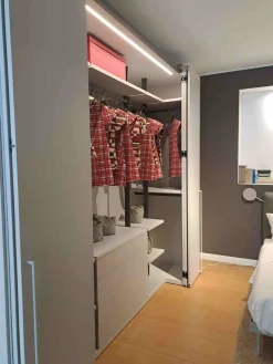 Caccaro Armadio Camerino realizzato in laminato materico di scontato -40%- Armadi