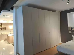 Caccaro Armadio Camerino realizzato in laminato materico di scontato -40%- Armadi