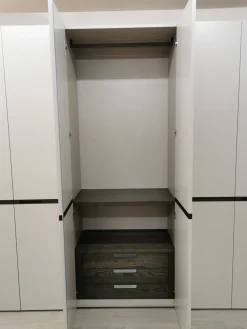 Sale Armadio con ante battenti a prezzo scontato modello Strip di Armadi