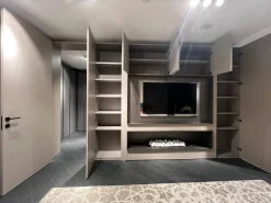 Hot Armadio con ante battenti a prezzo scontato modello Dress code di Armadi