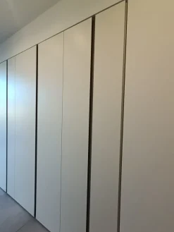 Armadio con ante battenti modello Cut scontato del 40%^Lago Clearance