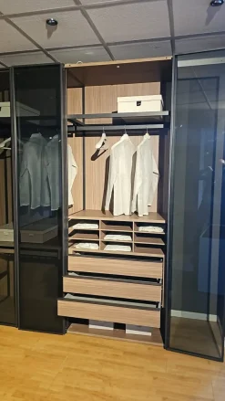 Armadio con ante battenti moderno Crystal a prezzo scontato Armadi