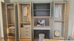 New Armadio con ante battenti modello Row scontato del 37% Armadi