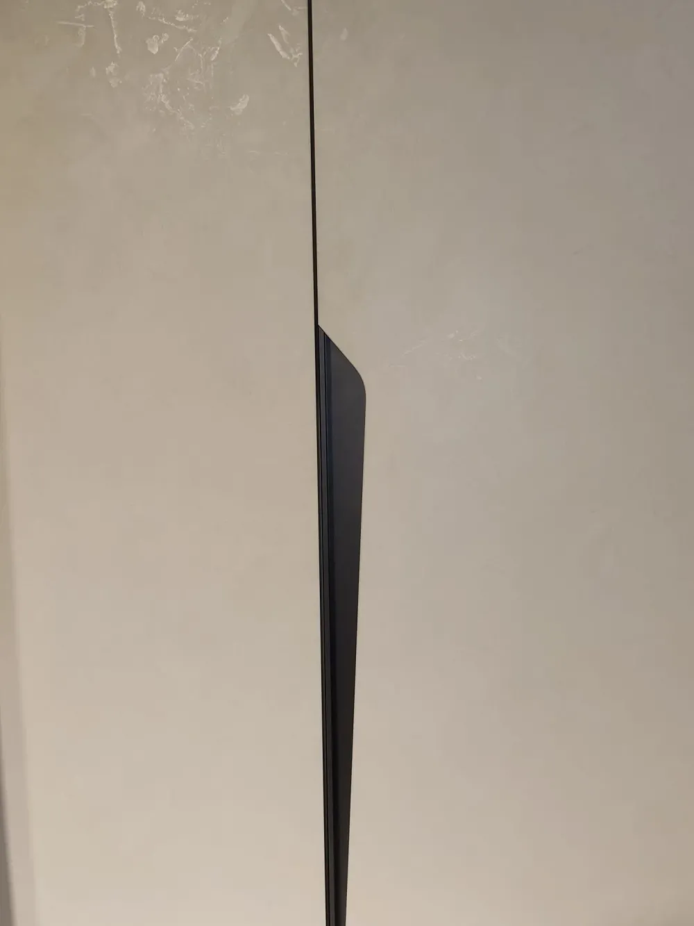 Discount Armadio con ante battenti modello Drop scontato del 18% Armadi