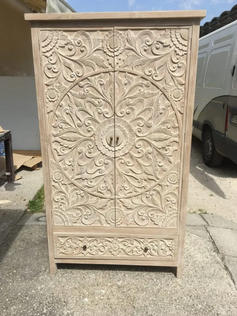 Outlet Etnico Armadio con ante battenti a prezzo scontato modello Namastè di- Armadi