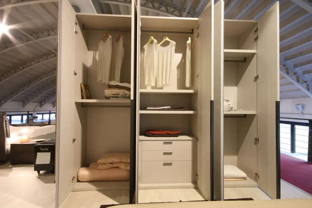 Tomasella Armadio con ante battenti a prezzo scontato modello Smart di- Armadi