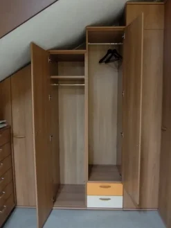 Artigianale Armadio con ante battenti moderno Sottoscala - mansarda a prezzo ribassato- Armadi