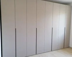 Clearance Armadio con ante battenti modello Filo scontato del 29% Armadi