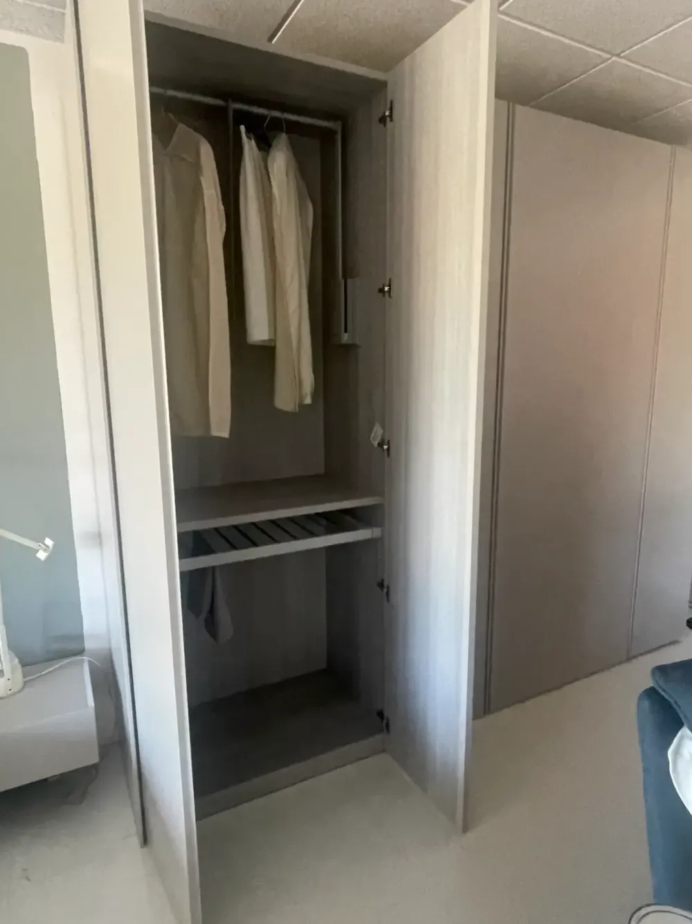 Best Armadio con ante battenti modello Basic ala free con ante battenti scontato del 35% Armadi