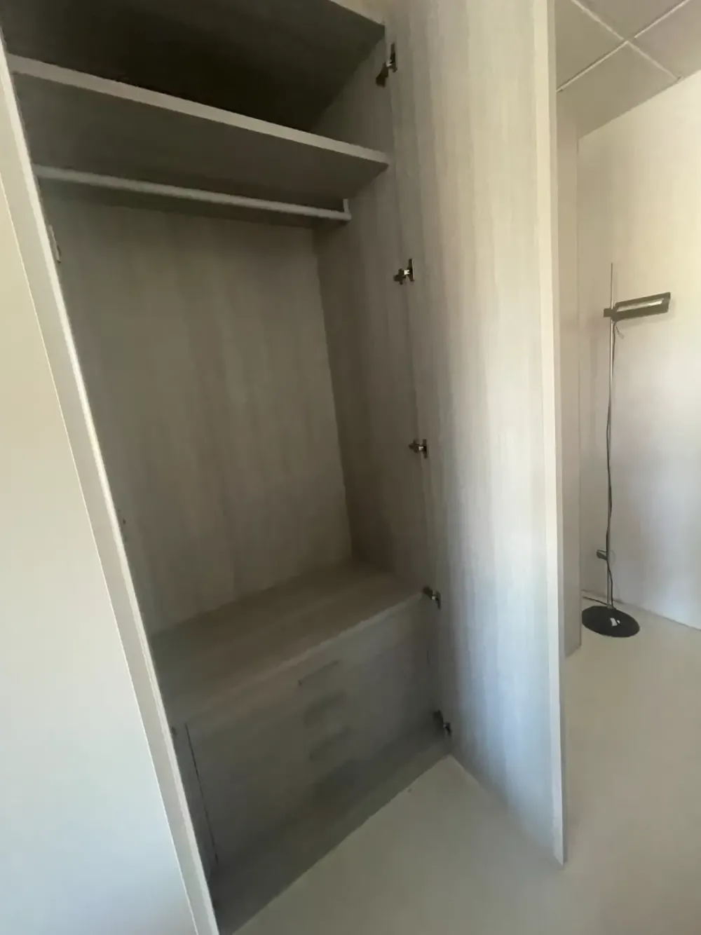 Best Armadio con ante battenti modello Basic ala free con ante battenti scontato del 35% Armadi