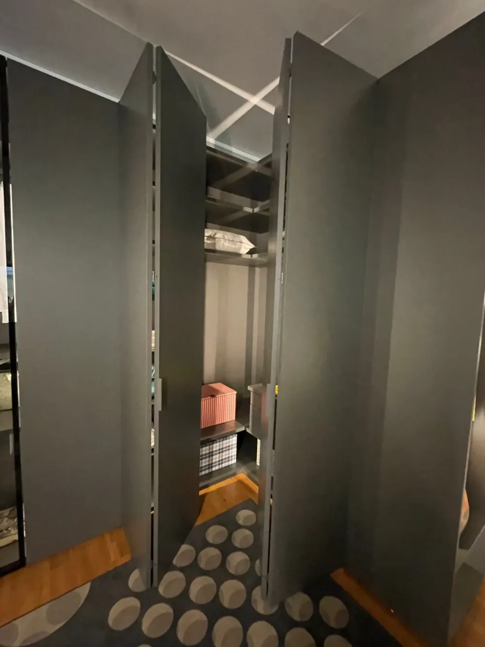 Armadio con ante battenti modello Core scontato del 40%^Caccaro Outlet