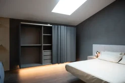 Hot Armadio con ante scorrevoli design Et voilà a prezzo ribassato Armadi