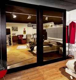 Armadio con ante scorrevoli moderno Discovery a prezzo ribassato^Doimo Design Discount