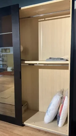 Armadio con ante scorrevoli moderno Discovery a prezzo ribassato^Doimo Design Discount