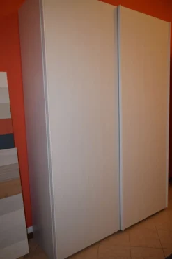 Outlet Armadio con ante scorrevoli modello Armadio villanova scontato del 40% Armadi