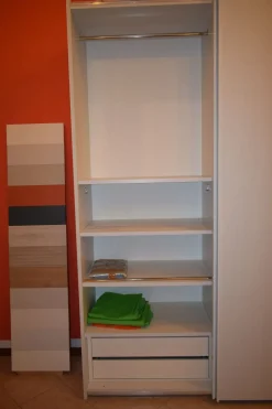 Outlet Armadio con ante scorrevoli modello Armadio villanova scontato del 40% Armadi