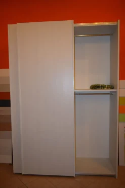 Outlet Armadio con ante scorrevoli modello Armadio villanova scontato del 40% Armadi